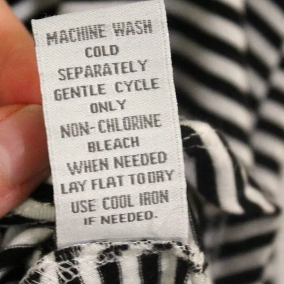 KEREN Hart Bell Sleeve Tunic Size M - Picture 15 of 15